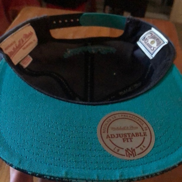 Vancouver grizzlies snapback - Picture 2 of 2